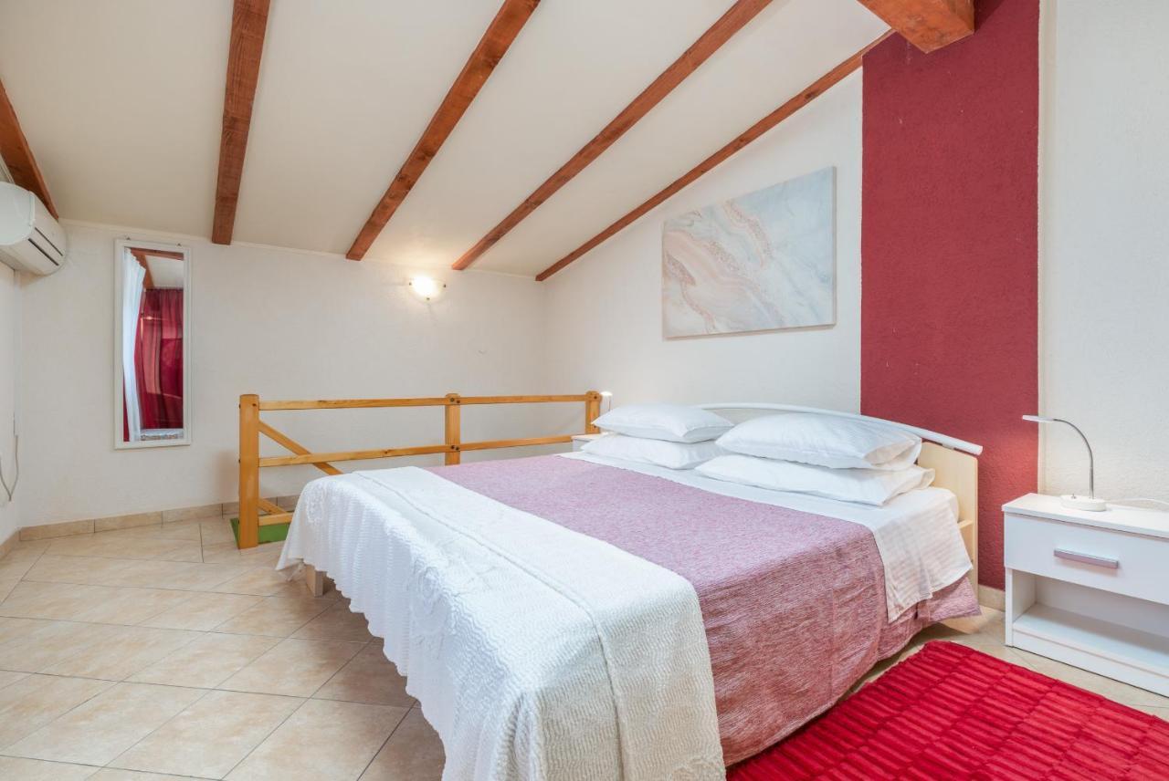 Holiday Home Nadia Pula Luaran gambar